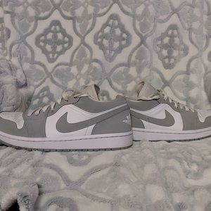Air Jordan 1 low wolf grey